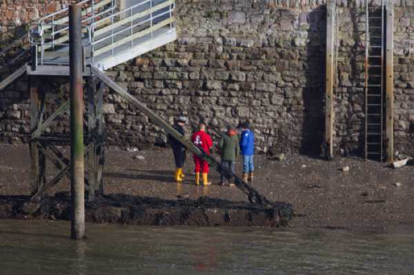 29 January 2021 - 12-27-32
It's still winter and so an inspection of the sea wall (river wall?) outside the Royal Dart Yacht Club probably leads to only one thing.
Repairs in the Spring.
----------------------
RDYC sea wall inspection